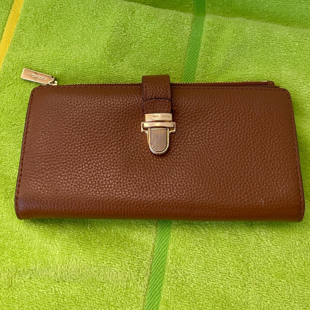 Michael Kors Mercer, large zip snap wallet (Used) Brown and golden buckle